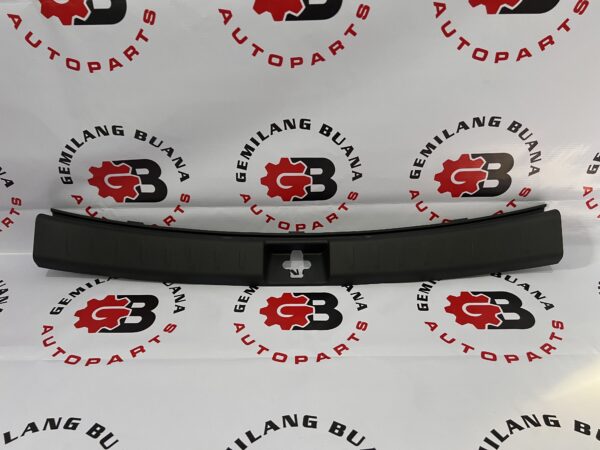 Scuffplate Sillplate Trim Lantai Bagasi Hitam 7240A233XA Mitsubishi Xpander Original Genuine