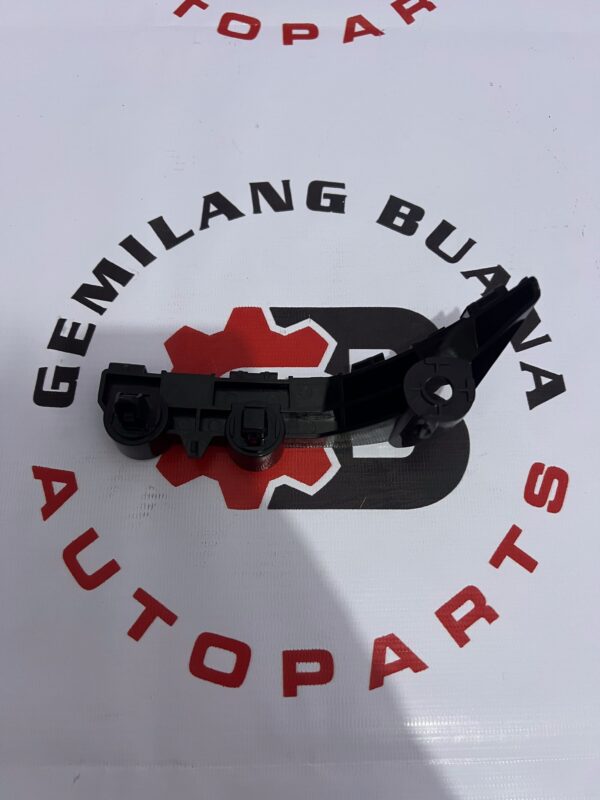 Bracket Breket Bumper Depan Kiri Penumpang 6400G173 Mitsubishi New Pajero Genuine