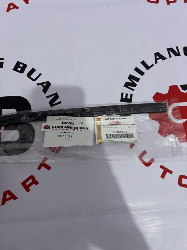 List Lis Karet Kaca Belakang Bagasi Bagian Atas 5805A538 Mitsubishi Xpander