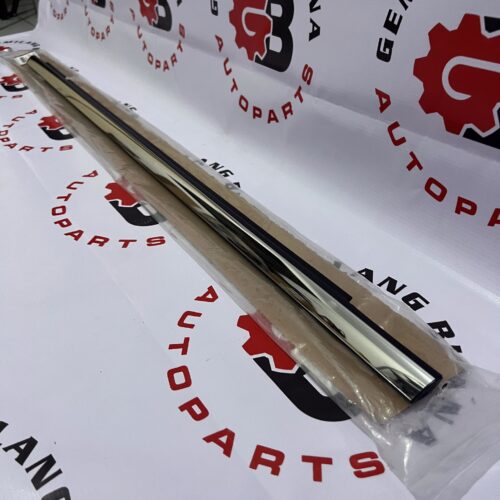 Pelipit Karet Kaca Pintu Depan Chrome Kiri Penumpang 80821W100P / 5727A473 Mitsubishi Xpander Asli