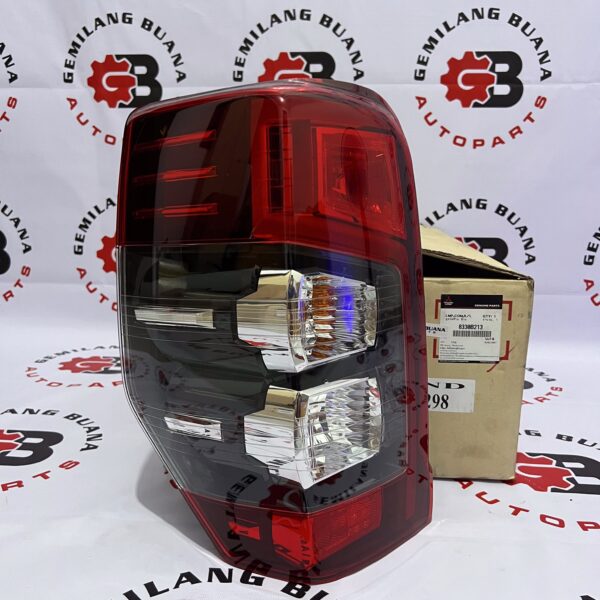 Lampu Stop Belakang Kiri Penumpang Asli 8330B213 Mitsubishi New Triton Genuine