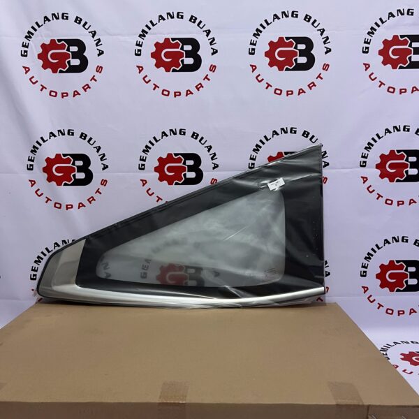 Kaca Quarter Kuarter Belakang Chrome Kanan Asli 6121A750 Mitsubishi Pajero Genuine