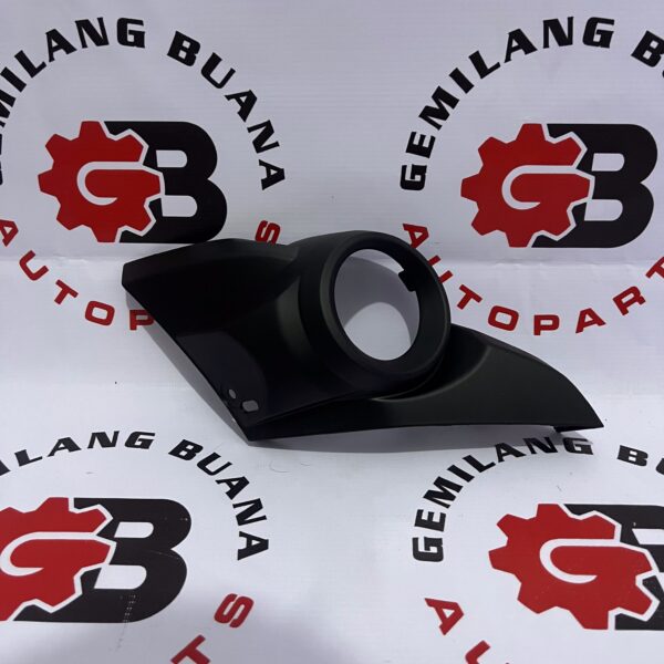 Cover Lampu Fog Lamp Hitam Kanan Supir 8321A722XA Mitsubishi Xpander Genuine MMKSI